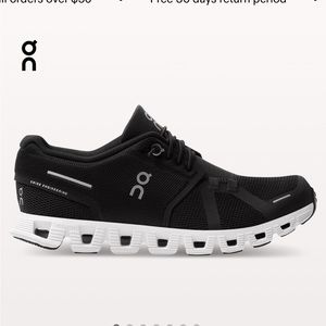 On Run On Cloud size 5 womens